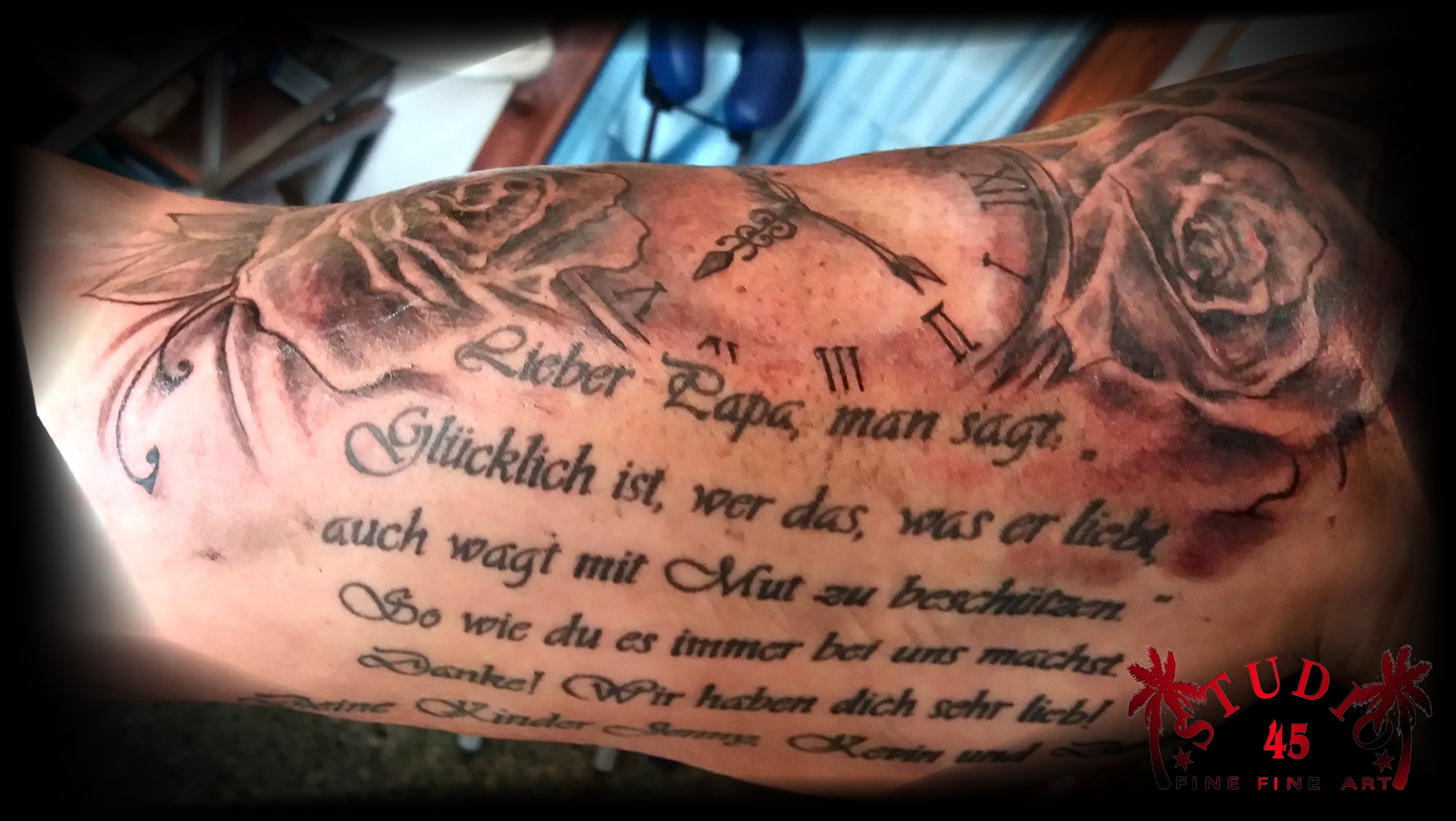 Black & Grey Rose Uhr Schriftzug Tattoo Recklinghausen STUDIO 45